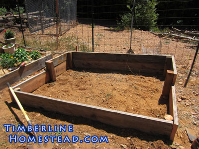 diy-wood-raised-garden-bed